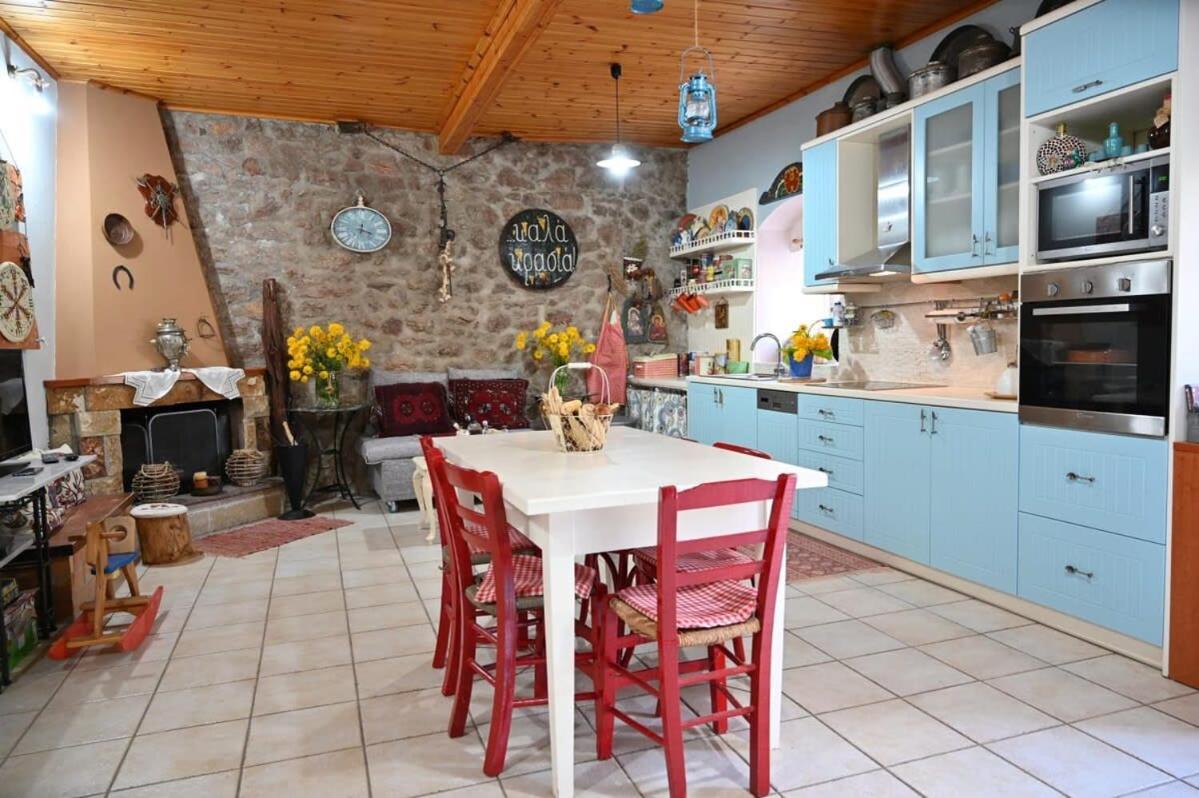 Kalavrita Winter Retreat - Homely Spacious Chalet Áno Vlasía Esterno foto