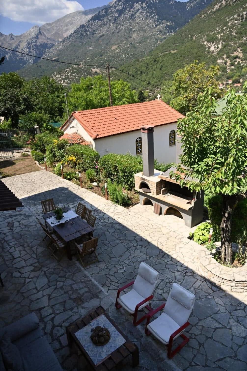 Kalavrita Winter Retreat - Homely Spacious Chalet Áno Vlasía Esterno foto